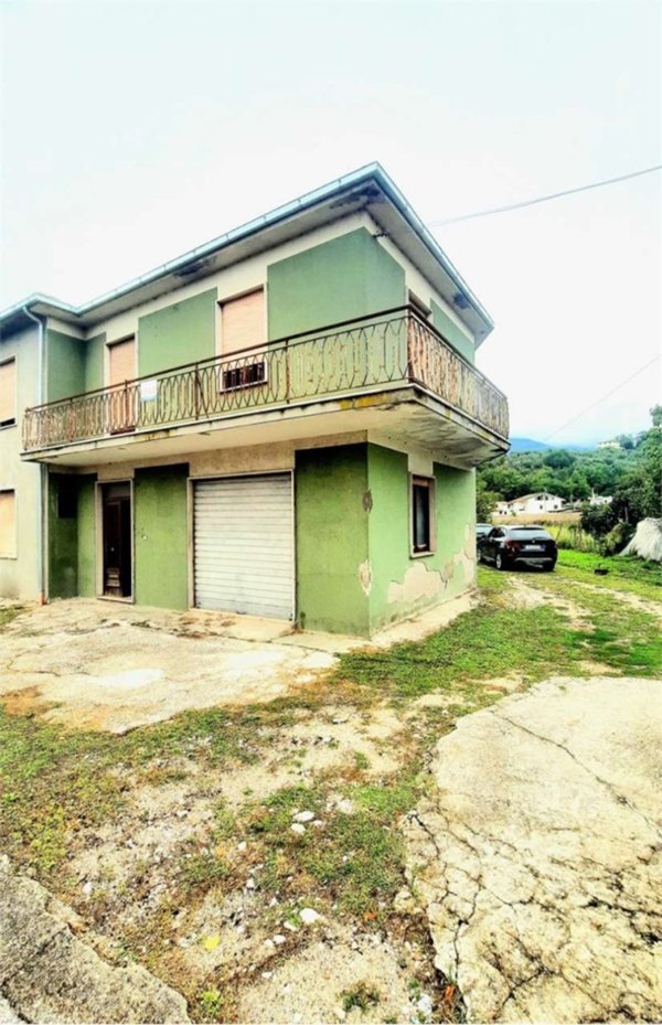 casa indipendente in vendita ad Isola del Liri