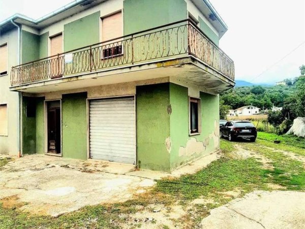 casa indipendente in vendita ad Isola del Liri