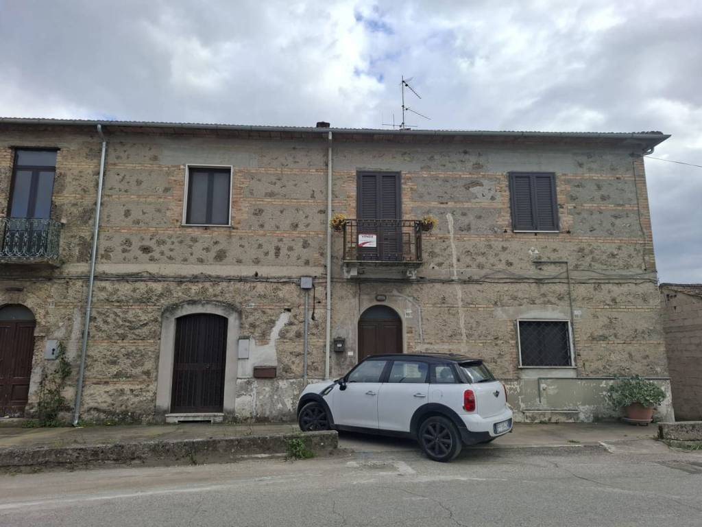 casa indipendente in vendita ad Isola del Liri