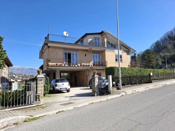 intera palazzina in vendita ad Isola del Liri