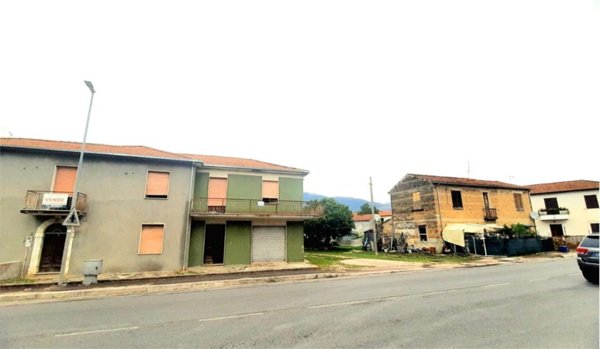 casa indipendente in vendita ad Isola del Liri