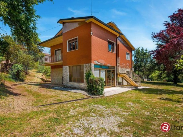 casa indipendente in vendita ad Isola del Liri in zona Capitino