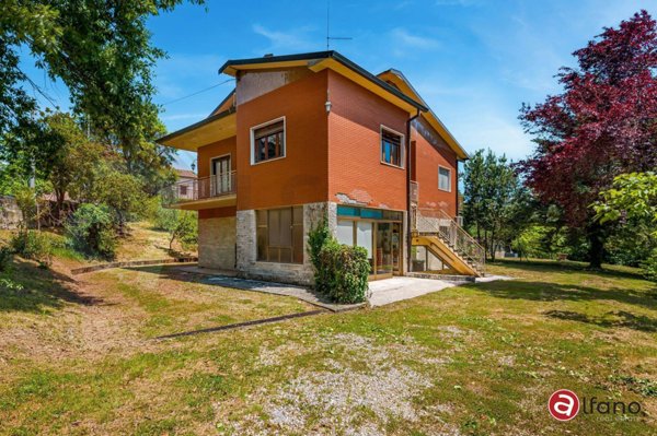 casa indipendente in vendita ad Isola del Liri in zona Capitino