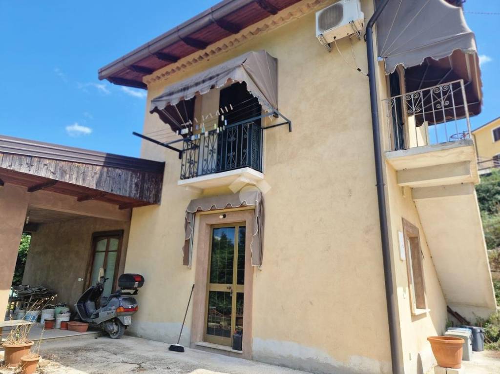 casa indipendente in vendita ad Isola del Liri