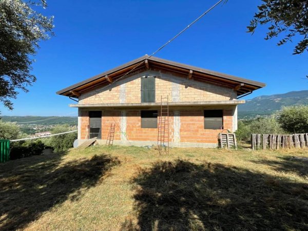 casa indipendente in vendita ad Isola del Liri