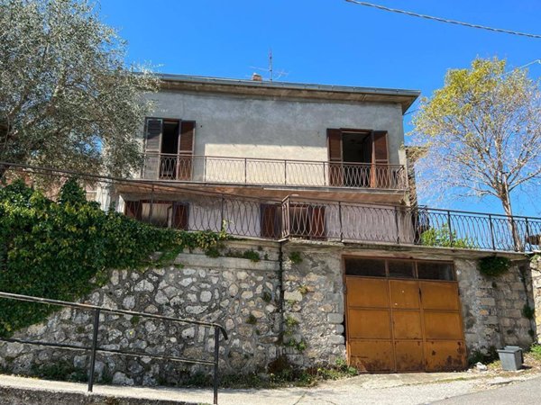 casa indipendente in vendita ad Isola del Liri