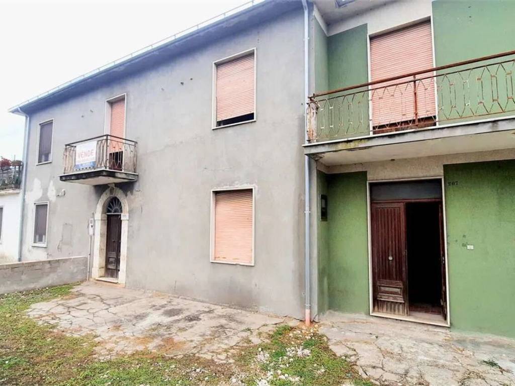 casa indipendente in vendita ad Isola del Liri