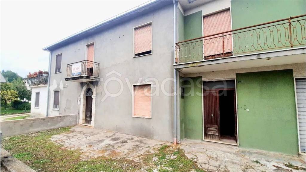 casa indipendente in vendita ad Isola del Liri