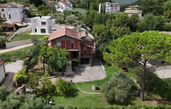 casa indipendente in vendita ad Isola del Liri
