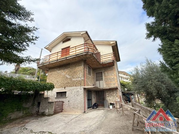 casa indipendente in vendita ad Isola del Liri in zona Carnello