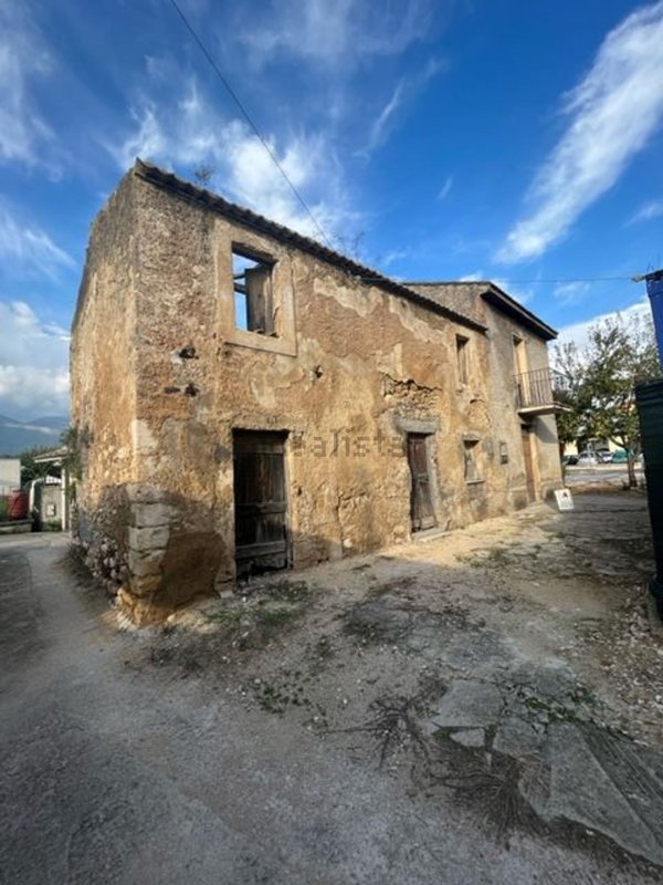 casa indipendente in vendita ad Isola del Liri