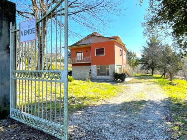 casa indipendente in vendita ad Isola del Liri