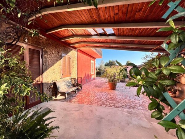 casa indipendente in vendita ad Isola del Liri