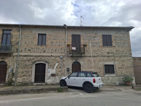 casa indipendente in vendita ad Isola del Liri