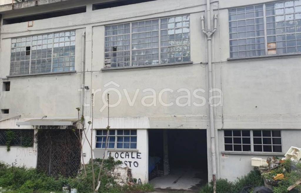 locale commerciale in vendita ad Isola del Liri in zona Borgo Nuovo
