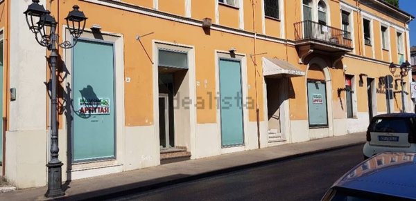 locale commerciale in vendita ad Isola del Liri