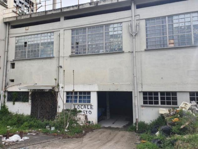 locale commerciale in vendita ad Isola del Liri