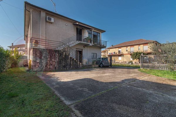 casa indipendente in vendita ad Isola del Liri