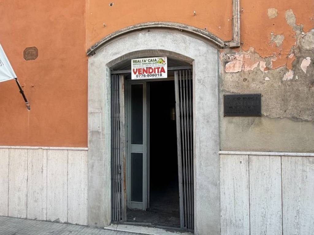 negozio in vendita ad Isola del Liri