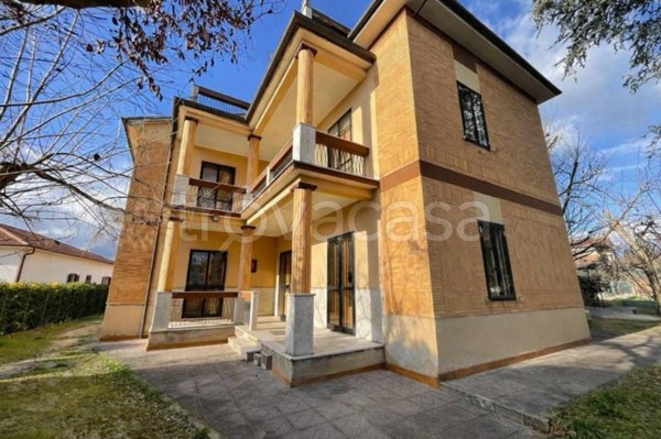 casa indipendente in vendita ad Isola del Liri