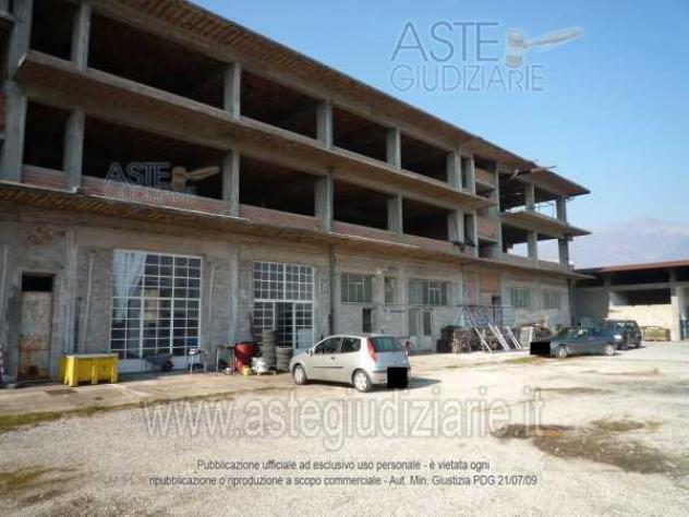 negozio in vendita ad Isola del Liri in zona San Domenico