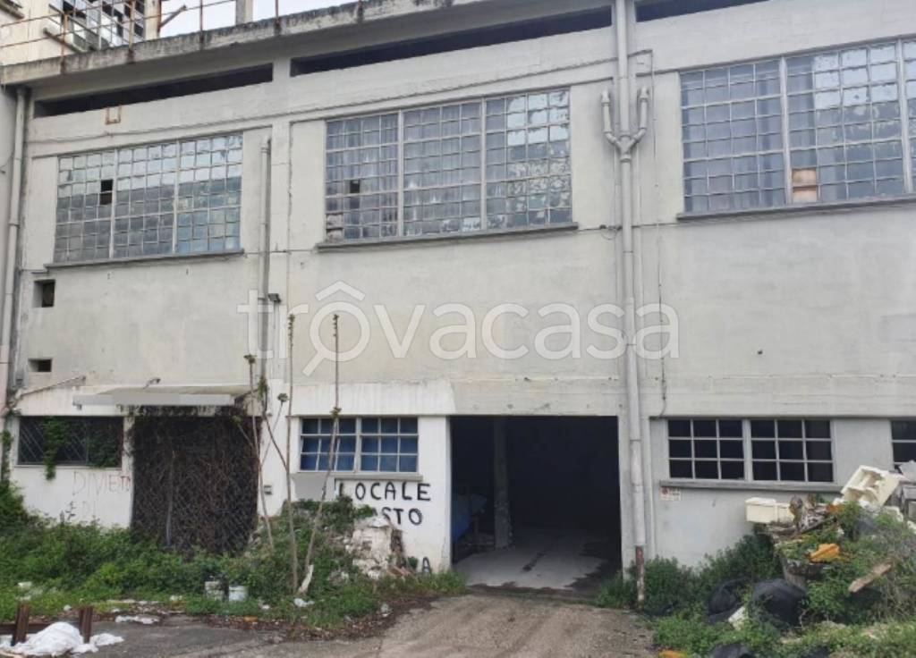 capannone in vendita ad Isola del Liri in zona Borgo Nuovo