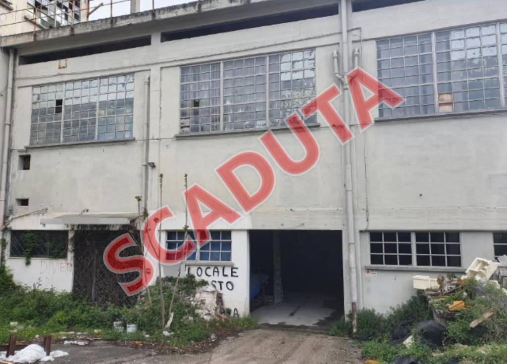 locale commerciale in vendita ad Isola del Liri in zona Borgo Nuovo