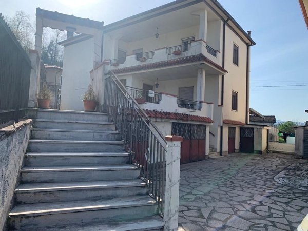 casa indipendente in vendita ad Isola del Liri