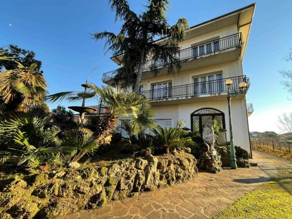 casa indipendente in vendita ad Isola del Liri