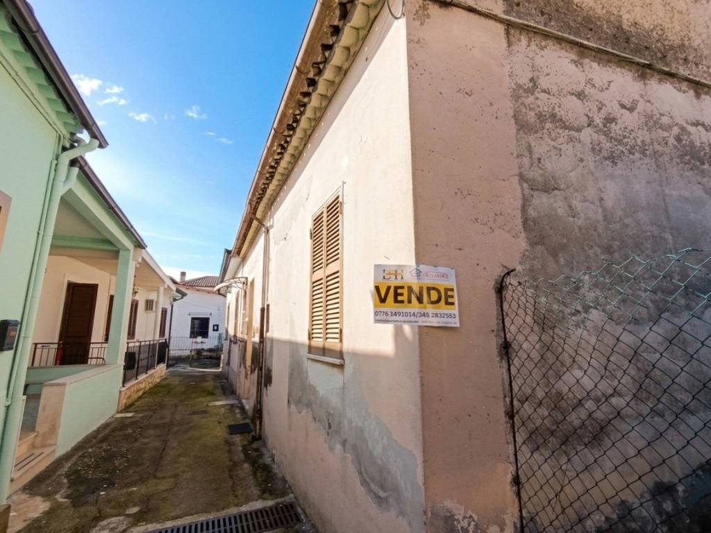 casa indipendente in vendita ad Isola del Liri