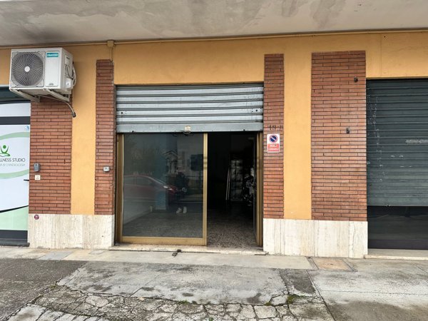 locale commerciale in vendita ad Isola del Liri