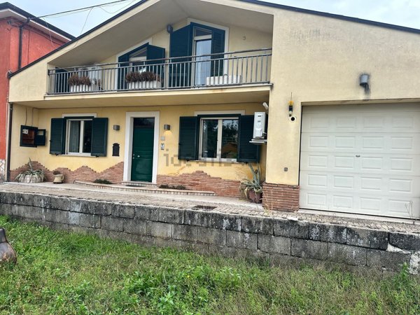 casa indipendente in vendita ad Isola del Liri