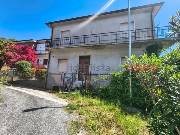 casa indipendente in vendita ad Isola del Liri