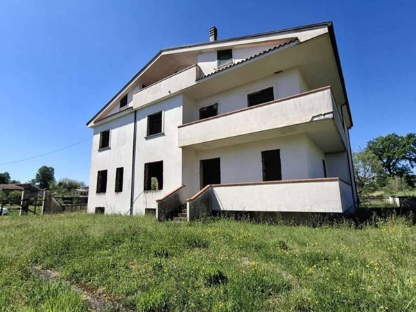 casa indipendente in vendita ad Isola del Liri