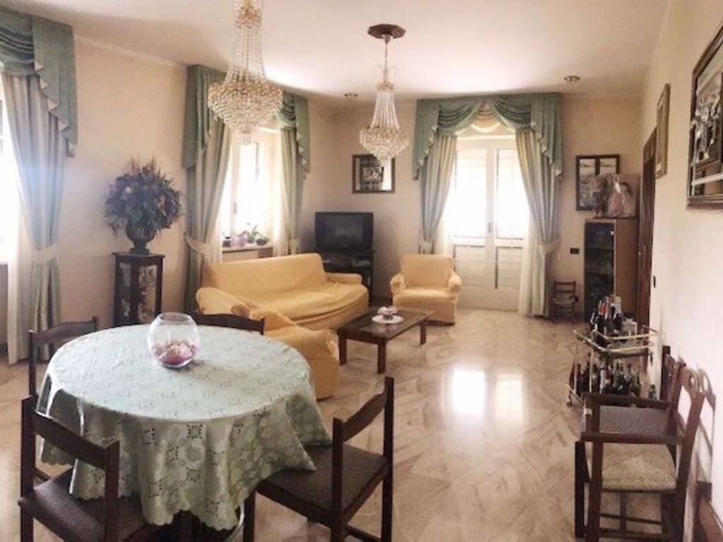 casa indipendente in vendita ad Isola del Liri