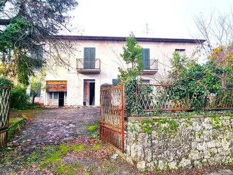 casa indipendente in vendita ad Isola del Liri in zona Carnello