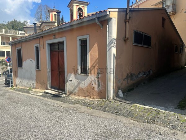 locale commerciale in vendita ad Isola del Liri