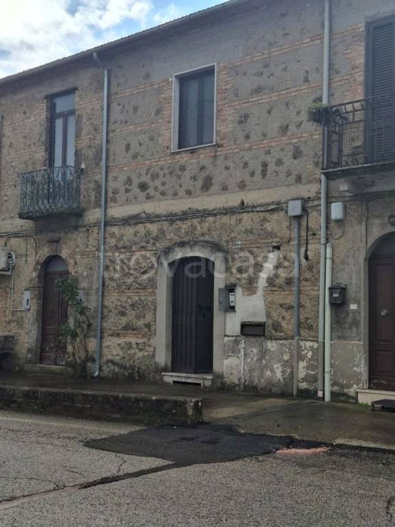 casa indipendente in vendita ad Isola del Liri in zona Carnello