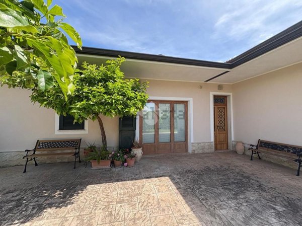 casa indipendente in vendita ad Isola del Liri