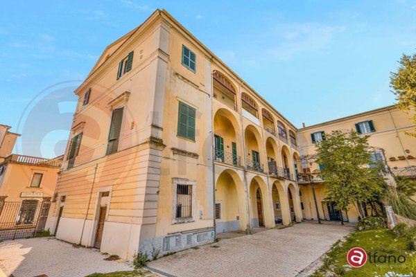 locale commerciale in vendita ad Isola del Liri