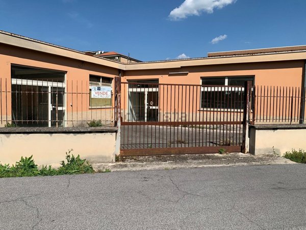locale commerciale in vendita ad Isola del Liri in zona Capitino