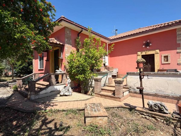 casa indipendente in vendita ad Isola del Liri