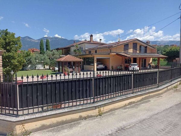 casa indipendente in vendita ad Isola del Liri in zona Borgo Nuovo