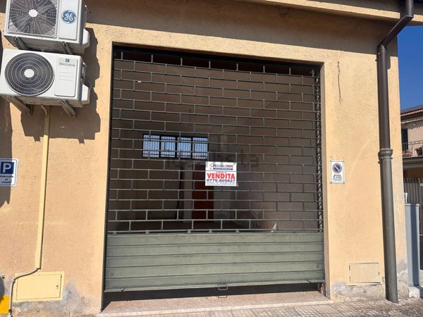 locale commerciale in vendita ad Isola del Liri