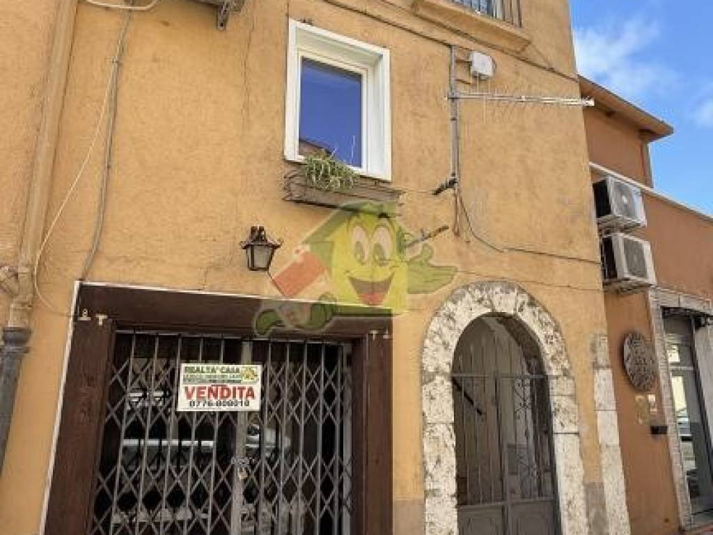 locale commerciale in vendita ad Isola del Liri