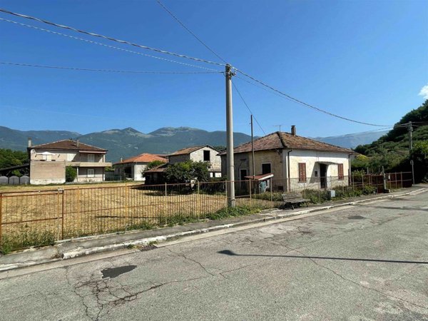 casa indipendente in vendita ad Isola del Liri in zona Borgo Nuovo