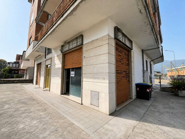 negozio in vendita ad Isola del Liri in zona Borgo Nuovo