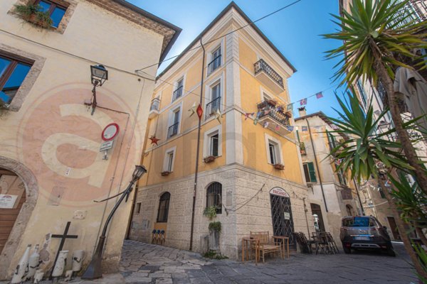 casa indipendente in vendita ad Isola del Liri in zona Capitino