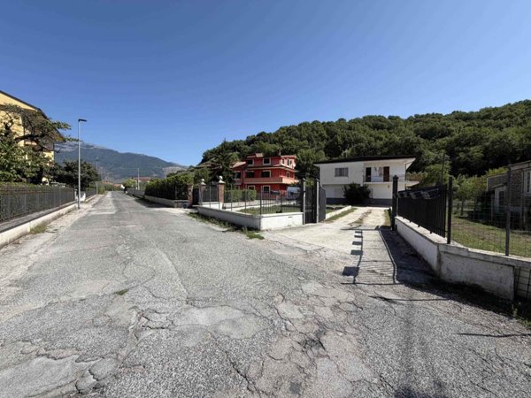 casa indipendente in vendita ad Isola del Liri in zona San Domenico