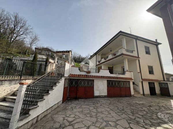 casa indipendente in vendita ad Isola del Liri in zona Capitino